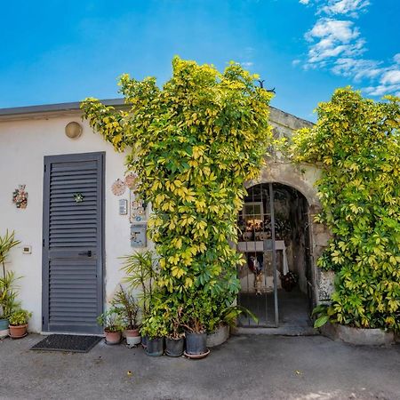 Nives Bed & Breakfast Pompei Bagian luar foto